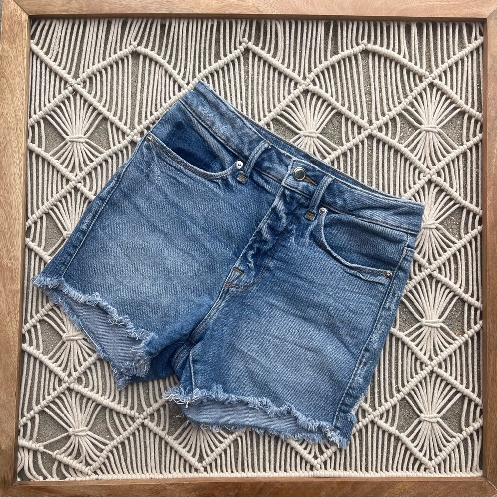 Good American High Rise Distressed Jean Shorts Size 0 / 25
